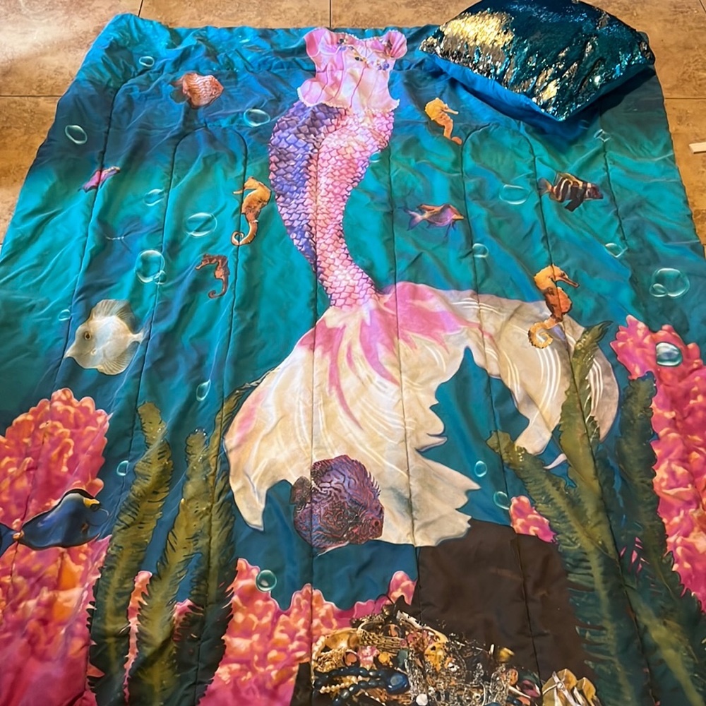 Twin mermaid comforter with pillow look like a mermaid while sleeping 🧜‍♀️